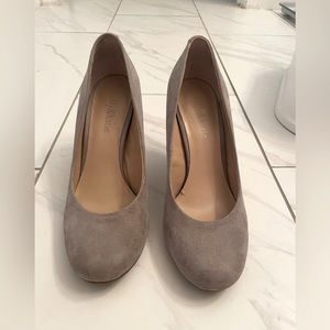 Kelly & Katie suede pumps